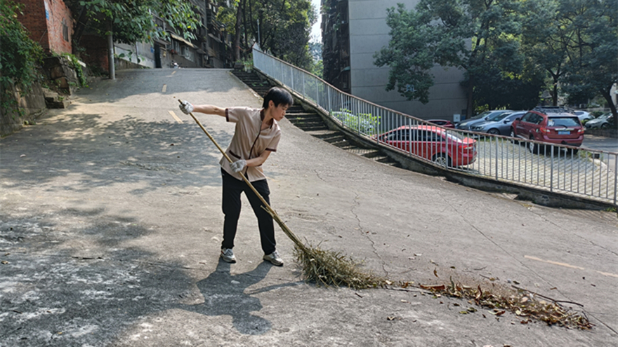 烈日下的堅守 清涼中的深情